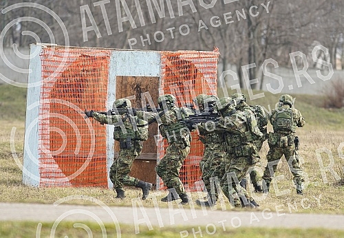 he President of the Republic and supreme commander of the Serbian army, Aleksandar Vucic, attended a demonstration of the capabilities of members of the Serbian army's 72nd special operations brigade, 63rd parachute brigade and part of the air force 