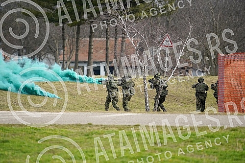 he President of the Republic and supreme commander of the Serbian army, Aleksandar Vucic, attended a demonstration of the capabilities of members of the Serbian army's 72nd special operations brigade, 63rd parachute brigade and part of the air force 