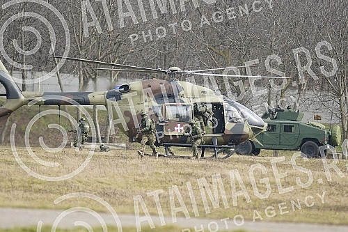 he President of the Republic and supreme commander of the Serbian army, Aleksandar Vucic, attended a demonstration of the capabilities of members of the Serbian army's 72nd special operations brigade, 63rd parachute brigade and part of the air force 