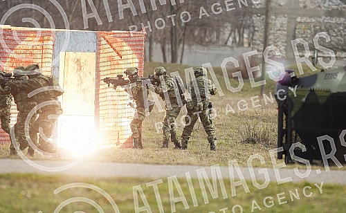 he President of the Republic and supreme commander of the Serbian army, Aleksandar Vucic, attended a demonstration of the capabilities of members of the Serbian army's 72nd special operations brigade, 63rd parachute brigade and part of the air force 