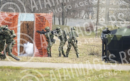 he President of the Republic and supreme commander of the Serbian army, Aleksandar Vucic, attended a demonstration of the capabilities of members of the Serbian army's 72nd special operations brigade, 63rd parachute brigade and part of the air force 