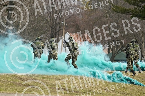 he President of the Republic and supreme commander of the Serbian army, Aleksandar Vucic, attended a demonstration of the capabilities of members of the Serbian army's 72nd special operations brigade, 63rd parachute brigade and part of the air force 