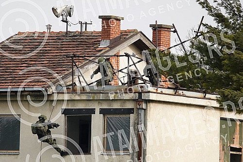 he President of the Republic and supreme commander of the Serbian army, Aleksandar Vucic, attended a demonstration of the capabilities of members of the Serbian army's 72nd special operations brigade, 63rd parachute brigade and part of the air force 
