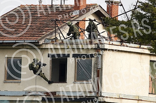 he President of the Republic and supreme commander of the Serbian army, Aleksandar Vucic, attended a demonstration of the capabilities of members of the Serbian army's 72nd special operations brigade, 63rd parachute brigade and part of the air force 