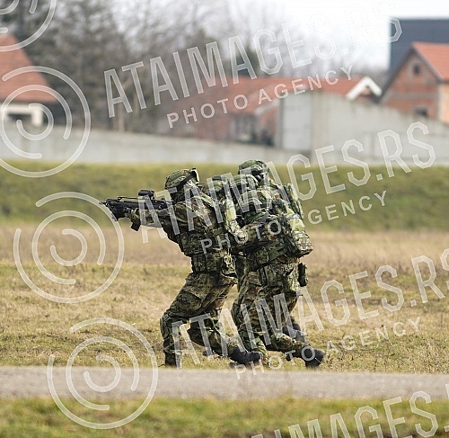 he President of the Republic and supreme commander of the Serbian army, Aleksandar Vucic, attended a demonstration of the capabilities of members of the Serbian army's 72nd special operations brigade, 63rd parachute brigade and part of the air force 