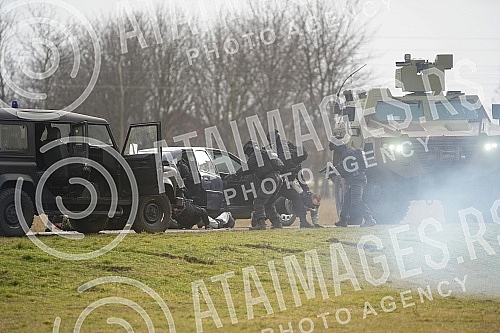he President of the Republic and supreme commander of the Serbian army, Aleksandar Vucic, attended a demonstration of the capabilities of members of the Serbian army's 72nd special operations brigade, 63rd parachute brigade and part of the air force 
