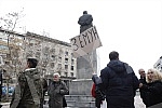 Supporters of the Serbian People's Party in front of the Kombank Hall, where the solemn session of the Main Board of the Serbian People's Party is being held.Pristalice Srpske narodne partije ispred Kombank dvorane gde se odrzava  svecane sednica G