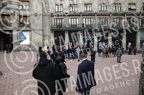 Supporters of the Serbian People's Party in front of the Kombank Hall, where the solemn session of the Main Board of the Serbian People's Party is being held.Pristalice Srpske narodne partije ispred Kombank dvorane gde se odrzava  svecane sednica G