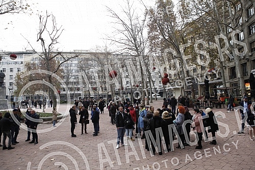 Supporters of the Serbian People's Party in front of the Kombank Hall, where the solemn session of the Main Board of the Serbian People's Party is being held.Pristalice Srpske narodne partije ispred Kombank dvorane gde se odrzava  svecane sednica G