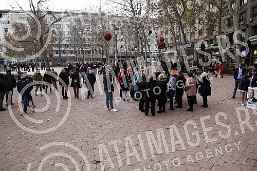 Supporters of the Serbian People's Party in front of the Kombank Hall, where the solemn session of the Main Board of the Serbian People's Party is being held.Pristalice Srpske narodne partije ispred Kombank dvorane gde se odrzava  svecane sednica G