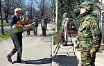 Representatives of the Serbian Army and the Socialist Company of Serbia laid wreaths on the occasion of the 23rd anniversary of the NATO aggression, at the monument to the fallen soldiers of the Guard and the patients of the Dragisa Misovic Hospital.