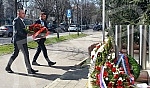 Representatives of the Serbian Army and the Socialist Company of Serbia laid wreaths on the occasion of the 23rd anniversary of the NATO aggression, at the monument to the fallen soldiers of the Guard and the patients of the Dragisa Misovic Hospital.