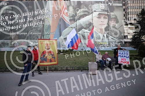 War veterans and People's Patrols organized a protest on the day of the beginning of the NATO aggression on our country, in front of the General Staff.Ratni veterani i Narodne patrole organizovali su protest na dan pocetka agresije NATO pakta na na
