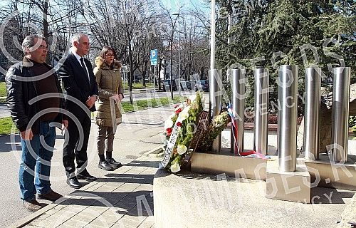 On the occasion of the 23rd anniversary of the NATO aggression, the presidential candidate of the United for Victory Coalition of Serbia, Zdravko Ponos, laid a wreath at the monument to the fallen soldiers of the Guard and the patients of the Dragisa