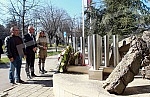 On the occasion of the 23rd anniversary of the NATO aggression, the presidential candidate of the United for Victory Coalition of Serbia, Zdravko Ponos, laid a wreath at the monument to the fallen soldiers of the Guard and the patients of the Dragisa