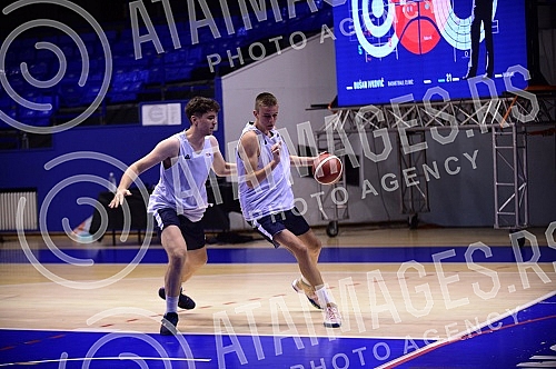 The second day of the Dusan Ivkovic Belgrade Basketball Clinic, organized by the Association of Basketball Coaches of Serbia, is held at the Ranko Zeravica Sports Hall in New Belgrade.Drugi dan Beogradske kosarkaske klinika Dusan Ivkovic u organiza