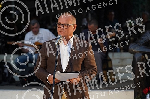 Dom omladine Beograd and the Borislav Pekic Foundation organized an event dedicated to the great man of our literature, Borislav Pekic, on the occasion of commemorating the thirty years since his death, at the Pekic monument on Cvetni trg.Dom omlad