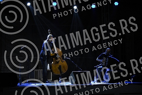 Nenad Vasilic, Serbian double bassist and composer, born in Nis, currently lives and works in Vienna, very important in the sphere of jazz and world music, performed with his trio in Banovina.Nenad Vasilic, srpski kontrabasista i kompozitor, rodjen