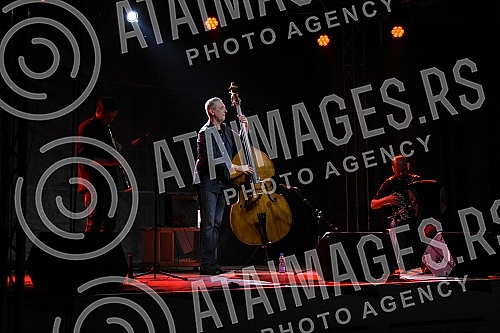 Nenad Vasilic, Serbian double bassist and composer, born in Nis, currently lives and works in Vienna, very important in the sphere of jazz and world music, performed with his trio in Banovina.Nenad Vasilic, srpski kontrabasista i kompozitor, rodjen