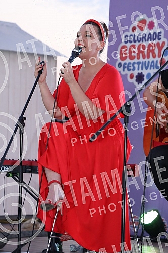 The performance of the group Frajle is part of Berry Fest, the first festival of strawberry fruit in Belgrade.Nastup grupe Frajle su sklopu Berry festa, prvog festivala jagodastog voca u Beogradu.
