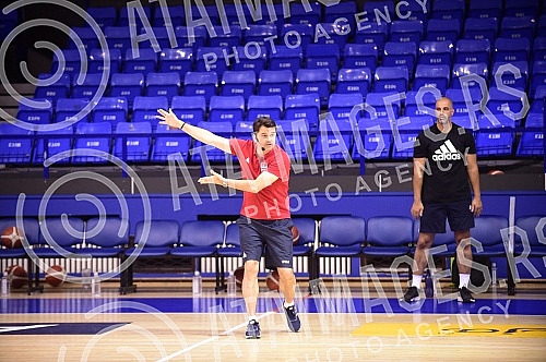 The second day of the Dusan Ivkovic Belgrade Basketball Clinic, organized by the Association of Basketball Coaches of Serbia, is held at the Ranko Zeravica Sports Hall in New Belgrade.Drugi dan Beogradske kosarkaske klinika Dusan Ivkovic u organiza