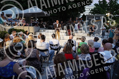 Dom omladine Beograd and the Borislav Pekic Foundation organized an event dedicated to the great man of our literature, Borislav Pekic, on the occasion of commemorating the thirty years since his death, at the Pekic monument on Cvetni trg.Dom omlad