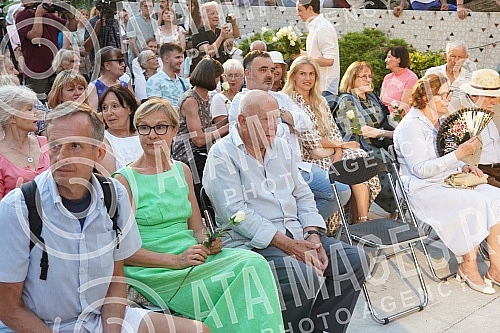 Dom omladine Beograd and the Borislav Pekic Foundation organized an event dedicated to the great man of our literature, Borislav Pekic, on the occasion of commemorating the thirty years since his death, at the Pekic monument on Cvetni trg.Dom omlad