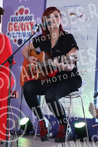 The performance of the group Frajle is part of Berry Fest, the first festival of strawberry fruit in Belgrade.Nastup grupe Frajle su sklopu Berry festa, prvog festivala jagodastog voca u Beogradu.
