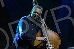 Nenad Vasilic, Serbian double bassist and composer, born in Nis, currently lives and works in Vienna, very important in the sphere of jazz and world music, performed with his trio in Banovina.Nenad Vasilic, srpski kontrabasista i kompozitor, rodjen