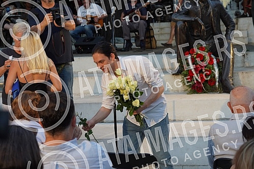 Dom omladine Beograd and the Borislav Pekic Foundation organized an event dedicated to the great man of our literature, Borislav Pekic, on the occasion of commemorating the thirty years since his death, at the Pekic monument on Cvetni trg.Dom omlad