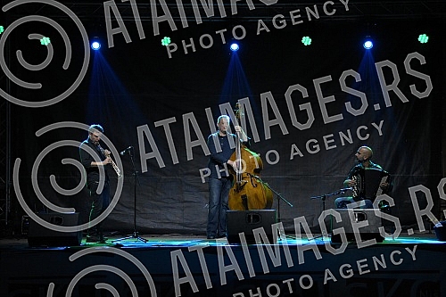 Nenad Vasilic, Serbian double bassist and composer, born in Nis, currently lives and works in Vienna, very important in the sphere of jazz and world music, performed with his trio in Banovina.Nenad Vasilic, srpski kontrabasista i kompozitor, rodjen