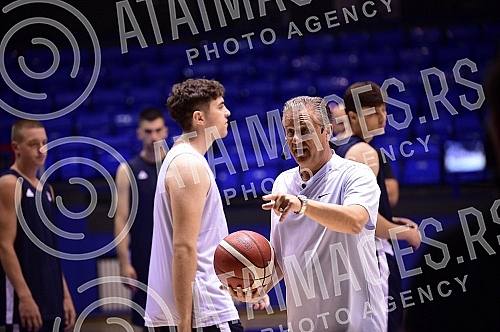 The second day of the Dusan Ivkovic Belgrade Basketball Clinic, organized by the Association of Basketball Coaches of Serbia, is held at the Ranko Zeravica Sports Hall in New Belgrade.Drugi dan Beogradske kosarkaske klinika Dusan Ivkovic u organiza