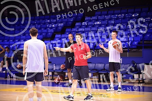The second day of the Dusan Ivkovic Belgrade Basketball Clinic, organized by the Association of Basketball Coaches of Serbia, is held at the Ranko Zeravica Sports Hall in New Belgrade.Drugi dan Beogradske kosarkaske klinika Dusan Ivkovic u organiza