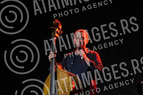 Nenad Vasilic, Serbian double bassist and composer, born in Nis, currently lives and works in Vienna, very important in the sphere of jazz and world music, performed with his trio in Banovina.Nenad Vasilic, srpski kontrabasista i kompozitor, rodjen