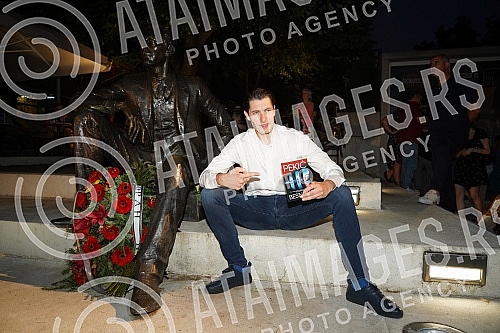 Dom omladine Beograd and the Borislav Pekic Foundation organized an event dedicated to the great man of our literature, Borislav Pekic, on the occasion of commemorating the thirty years since his death, at the Pekic monument on Cvetni trg.Dom omlad