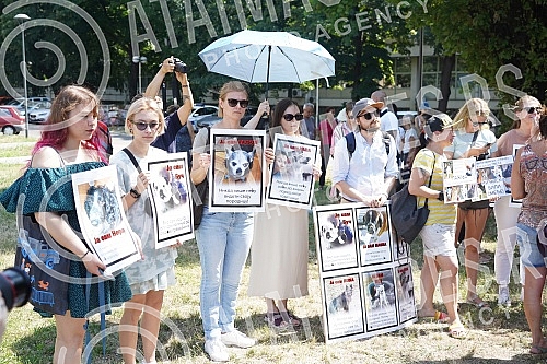 Animal rights protest in front of the Veterinary Administration.Protest za prava zivotinja ispred Uprave za veterinu.