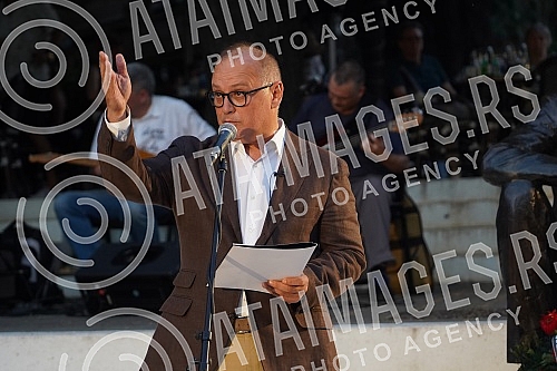 Dom omladine Beograd and the Borislav Pekic Foundation organized an event dedicated to the great man of our literature, Borislav Pekic, on the occasion of commemorating the thirty years since his death, at the Pekic monument on Cvetni trg.Dom omlad
