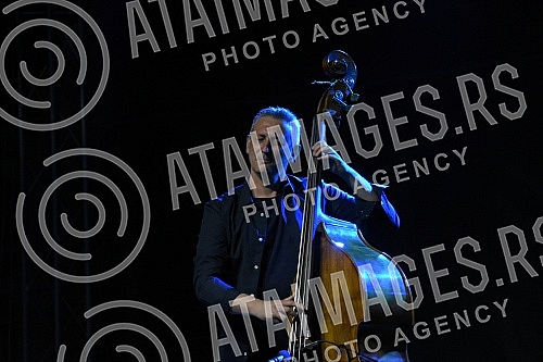 Nenad Vasilic, Serbian double bassist and composer, born in Nis, currently lives and works in Vienna, very important in the sphere of jazz and world music, performed with his trio in Banovina.Nenad Vasilic, srpski kontrabasista i kompozitor, rodjen