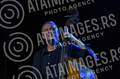 Nenad Vasilic, Serbian double bassist and composer, born in Nis, currently lives and works in Vienna, very important in the sphere of jazz and world music, performed with his trio in Banovina.Nenad Vasilic, srpski kontrabasista i kompozitor, rodjen