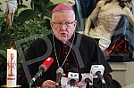 The press conference of the Archbishop of Belgrade, Stanislav Hocevar, was held in the Hall of the Parish of Christ the King, at which he presented the Easter message.U Dvorani parohije Krista Kralja odrzana je konferencija za novinare beogradskog n