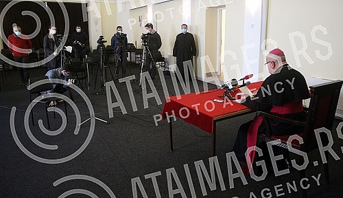 The press conference of the Archbishop of Belgrade, Stanislav Hocevar, was held in the Hall of the Parish of Christ the King, at which he presented the Easter message.U Dvorani parohije Krista Kralja odrzana je konferencija za novinare beogradskog n