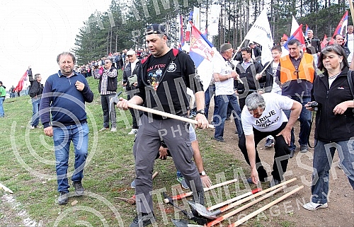 Serbian National Labor Action to build a gondola in Zlatibor.Svesrpska narodna moba (radna akcija) za izgradnju Gondole na Zlatiboru. 