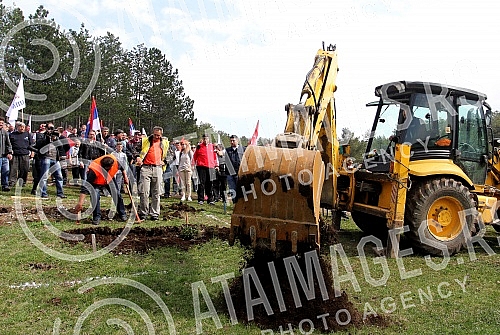 Serbian National Labor Action to build a gondola in Zlatibor.Svesrpska narodna moba (radna akcija) za izgradnju Gondole na Zlatiboru. 