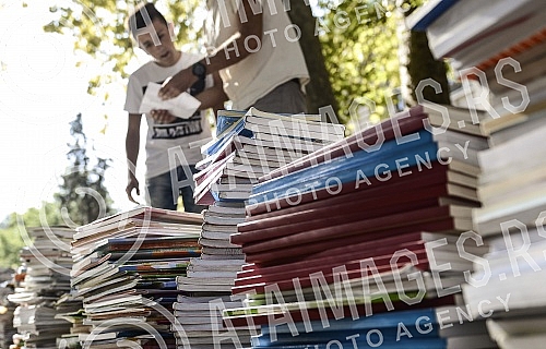 Kosovska street closed due to the sale of used books.Kosovska ulica zatvorena zbog prodaje polovnih knjiga.