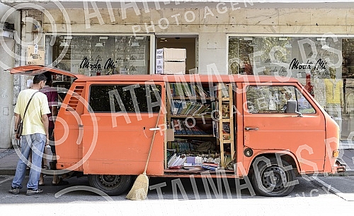 Kosovska street closed due to the sale of used books.Kosovska ulica zatvorena zbog prodaje polovnih knjiga.