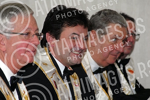 Slobodni zidari Srbije, odnosno Vrhovni savet Srbije u Beogradu,  odrzao je svecanu proslavu Skotskog reda drevnog i prihvacenog. Domacin sastanka kojem su prisustvovali veliki komandir bio je suvereni grand komander Vrhovnog saveta Srbije Dragan Dju