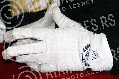 Slobodni zidari Srbije, odnosno Vrhovni savet Srbije u Beogradu,  odrzao je svecanu proslavu Skotskog reda drevnog i prihvacenog. Domacin sastanka kojem su prisustvovali veliki komandir bio je suvereni grand komander Vrhovnog saveta Srbije Dragan Dju