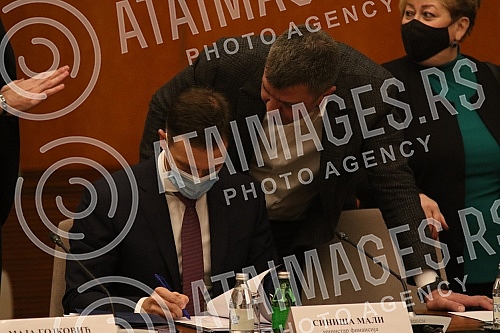 The session of the Government of the Republic of Serbia was opened to the public and was attended by the President of the Republic of Serbia Aleksandar Vucic, the Governor of the National Bank of Serbia Jorgovanka Tabakovic and directors of public co