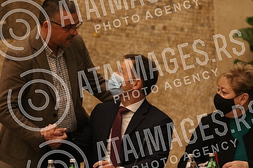 The session of the Government of the Republic of Serbia was opened to the public and was attended by the President of the Republic of Serbia Aleksandar Vucic, the Governor of the National Bank of Serbia Jorgovanka Tabakovic and directors of public co