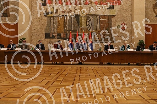 The session of the Government of the Republic of Serbia was opened to the public and was attended by the President of the Republic of Serbia Aleksandar Vucic, the Governor of the National Bank of Serbia Jorgovanka Tabakovic and directors of public co